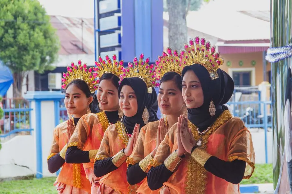 Membangun Komunitas yang Hangat di Tengah Kesibukan Gaya Hidup Modern